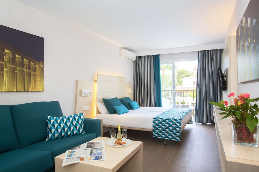 Hotel Luxor — Hotel rooms in Playa de Palma, Balearic Islands