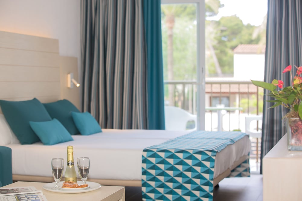 Hotel Luxor — Hotel rooms in Playa de Palma, Balearic Islands