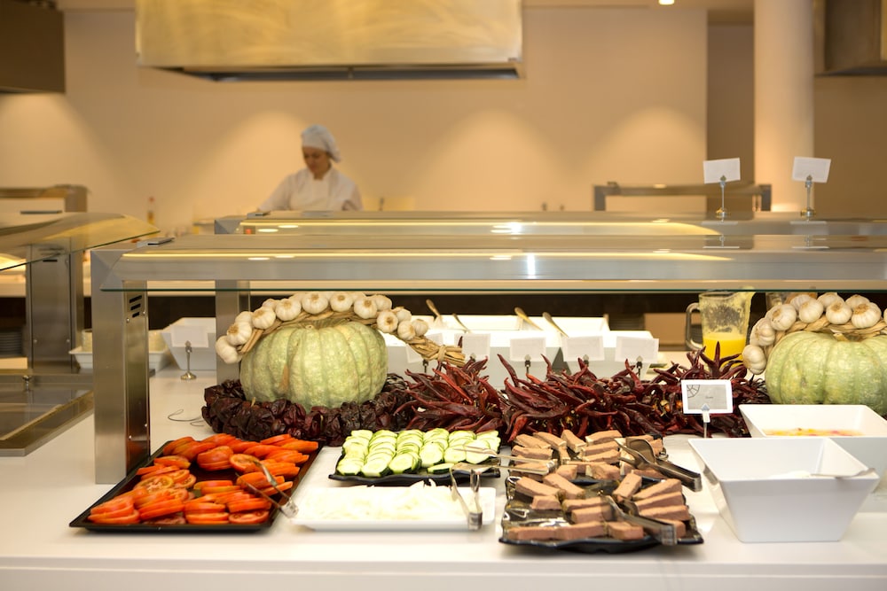 Hotel Luxor — Restaurant & bars in Playa de Palma, Balearic Islands