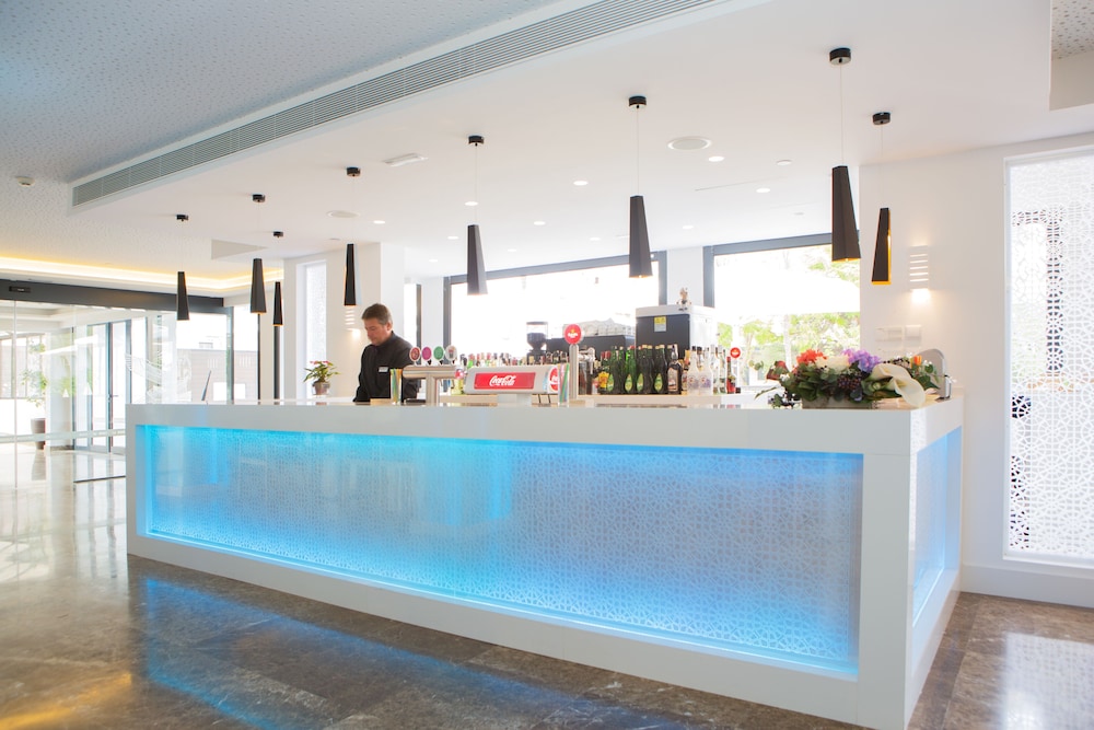 Hotel Luxor — Restaurant & bars in Playa de Palma, Balearic Islands