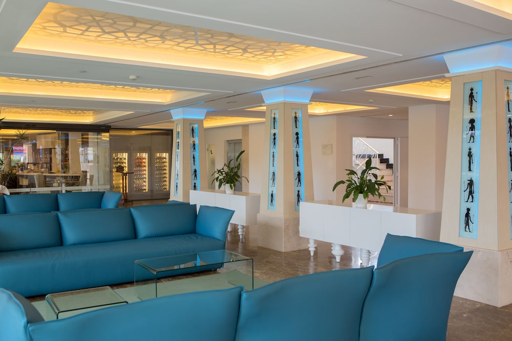 Hotel Luxor — Hotel building in Playa de Palma, Balearic Islands