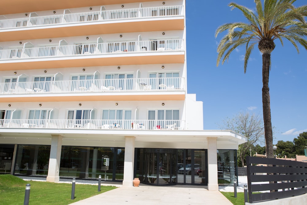 Hotel Luxor — Hotel building in Playa de Palma, Balearic Islands