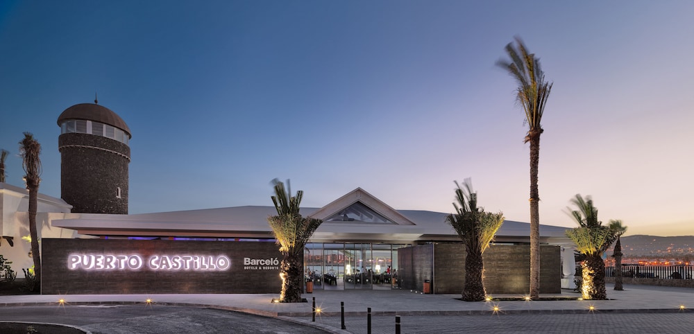 Barceló Fuerteventura Royal Level - Adults Only — Hotel building in Costa de Antigua, Canary Islands