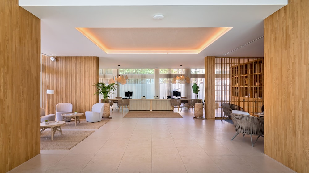 Barceló Fuerteventura Royal Level - Adults Only — Hotel building in Costa de Antigua, Canary Islands