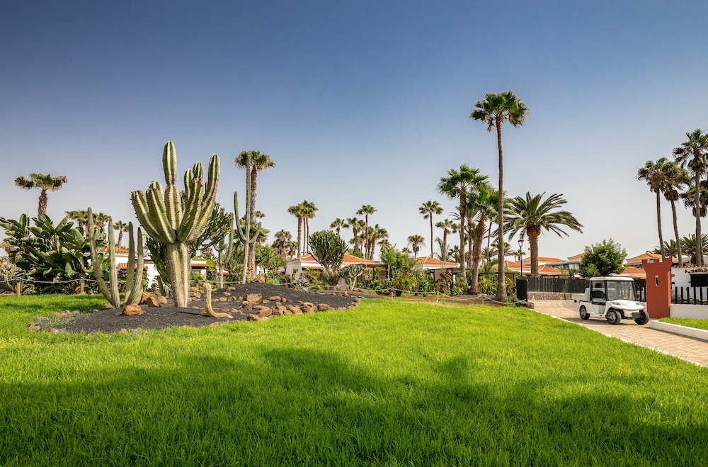 Barceló Fuerteventura Royal Level - Adults Only — Hotel building in Costa de Antigua, Canary Islands