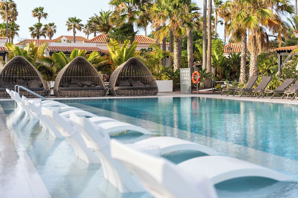 Barceló Fuerteventura Royal Level - Adults Only — Swimming pool in Costa de Antigua, Canary Islands