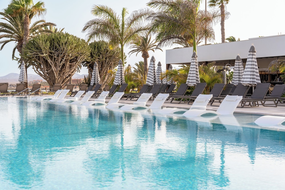 Barceló Fuerteventura Royal Level - Adults Only — Swimming pool in Costa de Antigua, Canary Islands