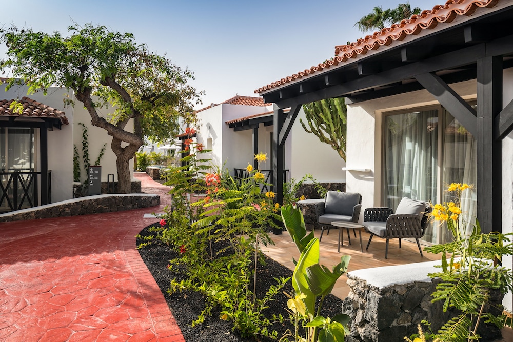 Barceló Fuerteventura Royal Level - Adults Only — Hotel building in Costa de Antigua, Canary Islands