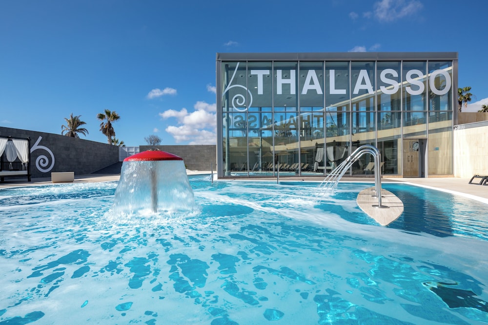 Barceló Fuerteventura Royal Level - Adults Only — Swimming pool in Costa de Antigua, Canary Islands