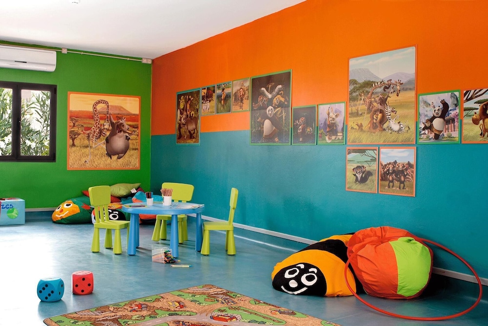 Caybeach Caleta — Attractions for children in Costa de Antigua, Canary Islands