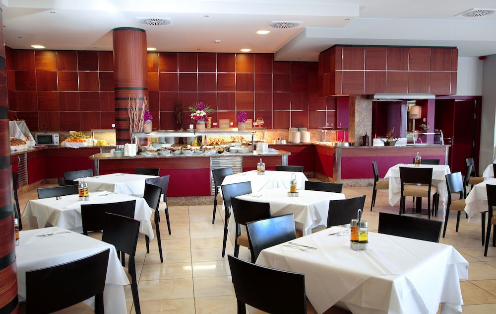 Caybeach Caleta — Restaurant & bars in Costa de Antigua, Canary Islands