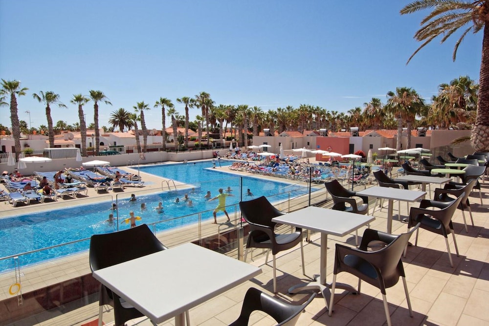 Caybeach Caleta — Swimming pool in Costa de Antigua, Canary Islands