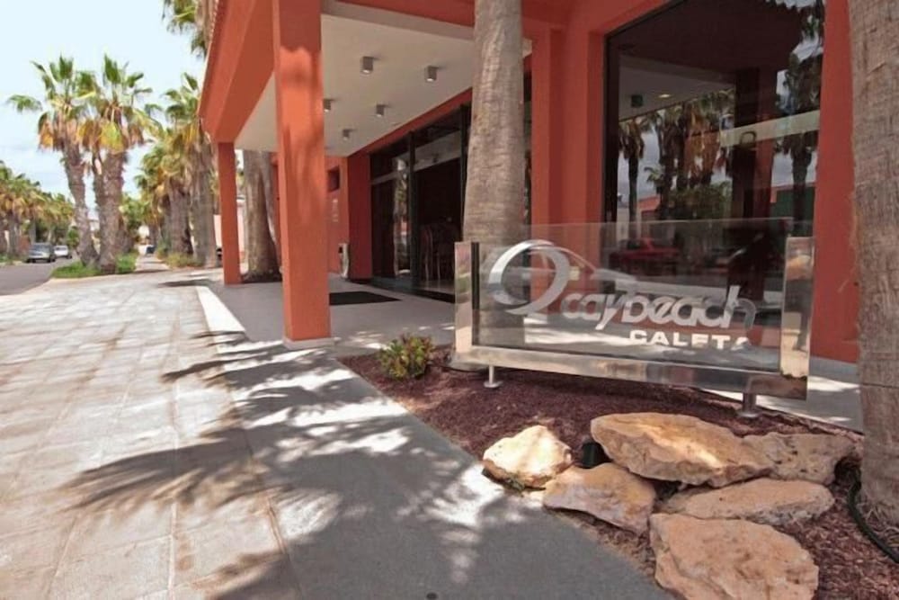 Caybeach Caleta — Hotel building in Costa de Antigua, Canary Islands