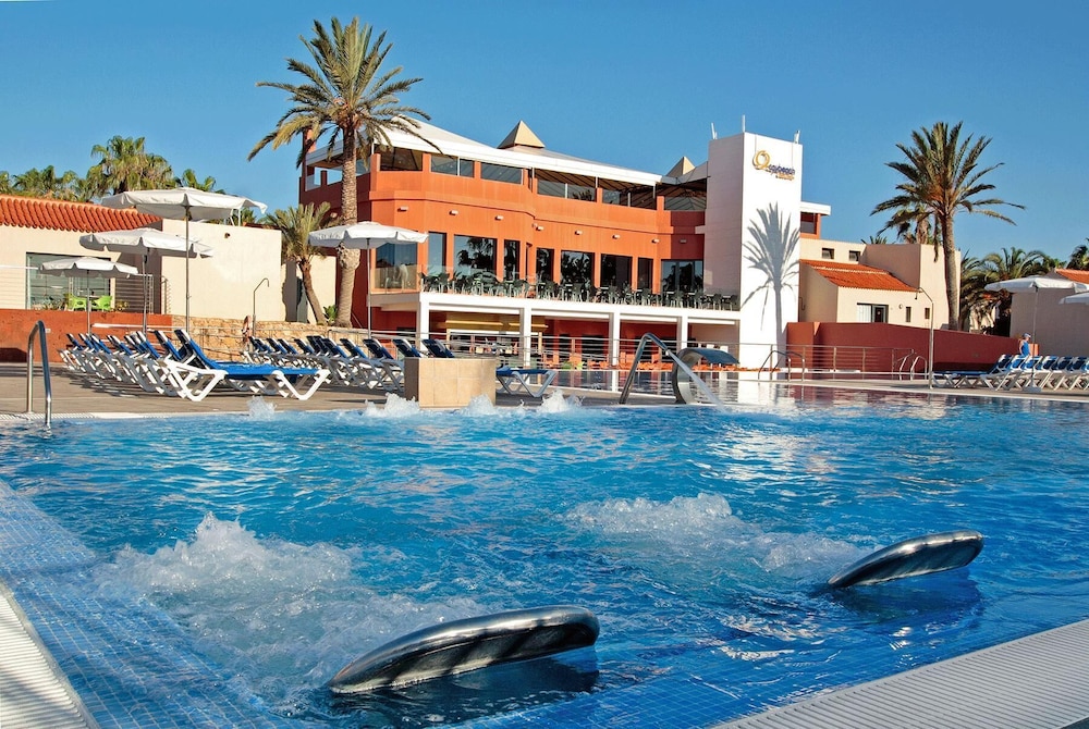 Caybeach Caleta — Swimming pool in Costa de Antigua, Canary Islands