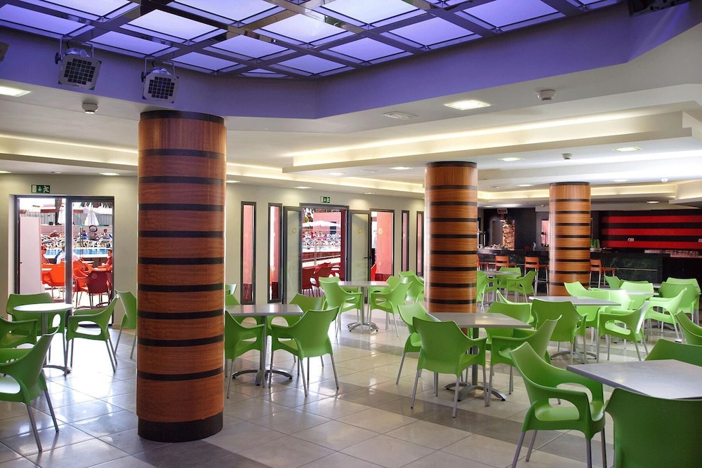 Caybeach Caleta — Restaurant & bars in Costa de Antigua, Canary Islands