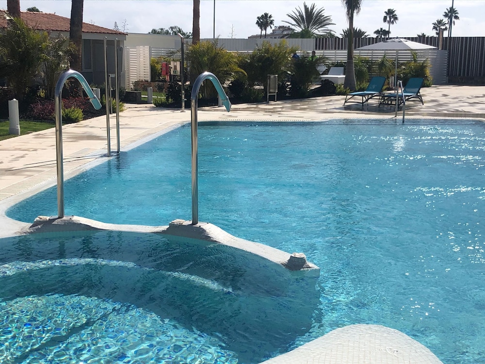 Relaxia Los Girasoles — Swimming pool in Playa del Ingles, Canary Islands