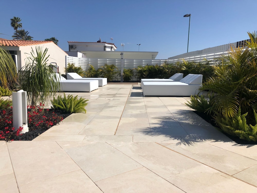 Relaxia Los Girasoles — Swimming pool in Playa del Ingles, Canary Islands