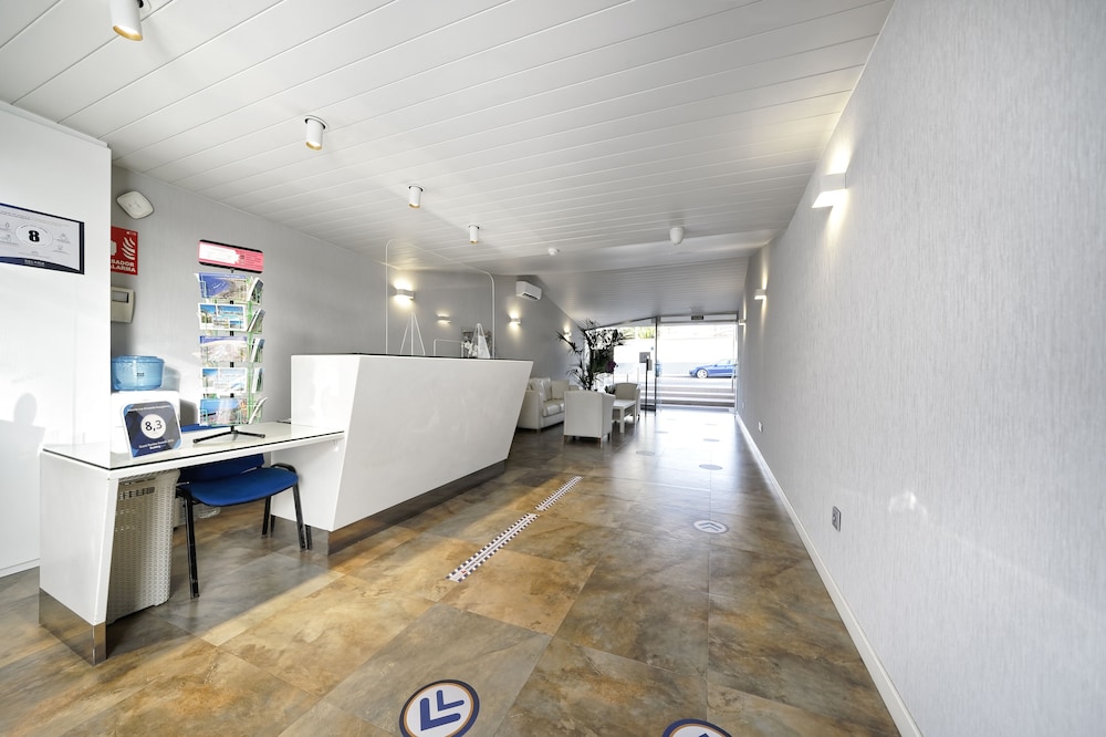 Relaxia Los Girasoles — Hotel building in Playa del Ingles, Canary Islands