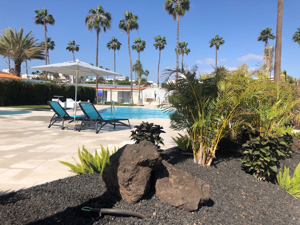 Relaxia Los Girasoles — Hotel building in Playa del Ingles, Canary Islands