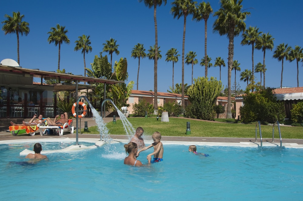 Relaxia Los Girasoles — Swimming pool in Playa del Ingles, Canary Islands