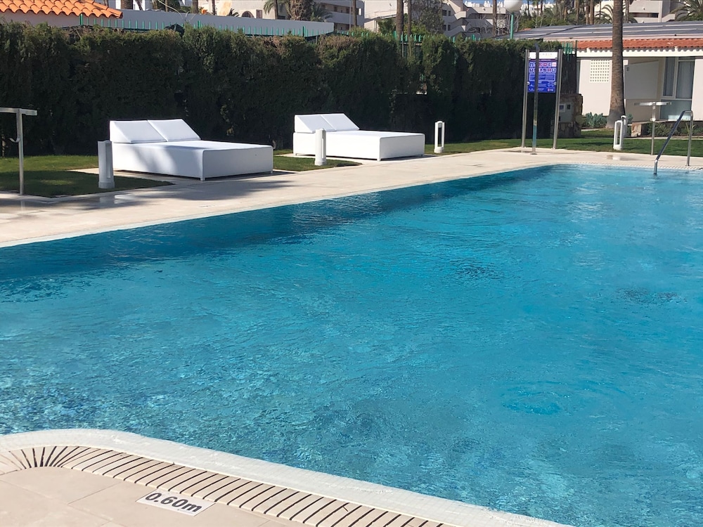 Relaxia Los Girasoles — Swimming pool in Playa del Ingles, Canary Islands