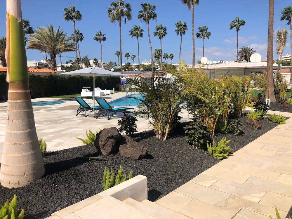 Relaxia Los Girasoles — Swimming pool in Playa del Ingles, Canary Islands