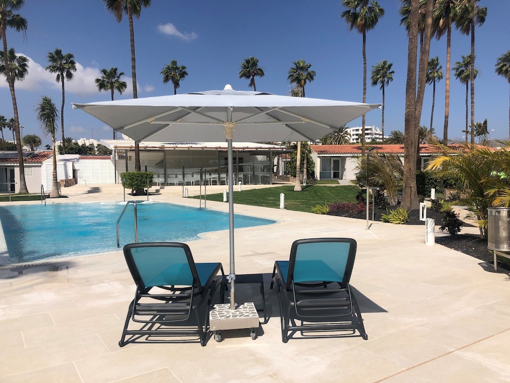 Relaxia Los Girasoles — Swimming pool in Playa del Ingles, Canary Islands