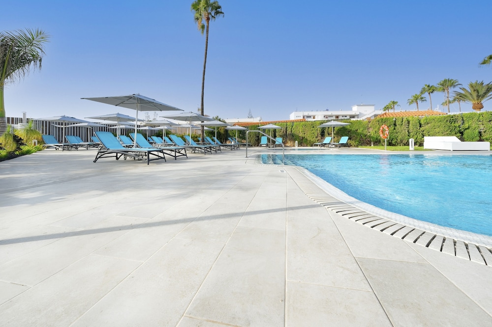 Relaxia Los Girasoles — Swimming pool in Playa del Ingles, Canary Islands