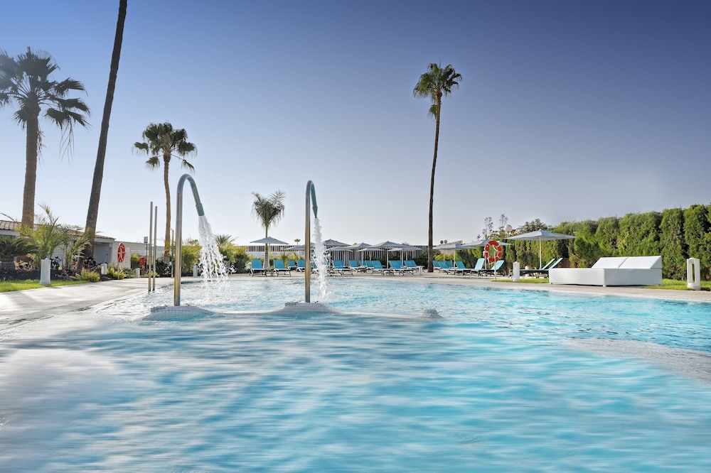 Relaxia Los Girasoles — Swimming pool in Playa del Ingles, Canary Islands