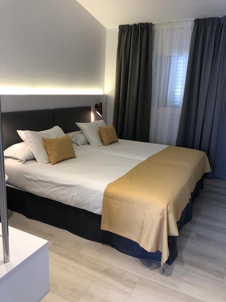 Relaxia Los Girasoles — Hotel rooms in Playa del Ingles, Canary Islands