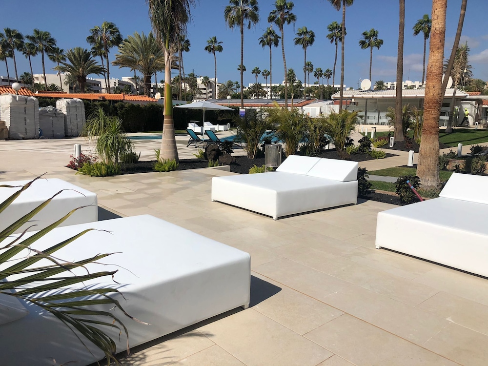 Relaxia Los Girasoles — Swimming pool in Playa del Ingles, Canary Islands