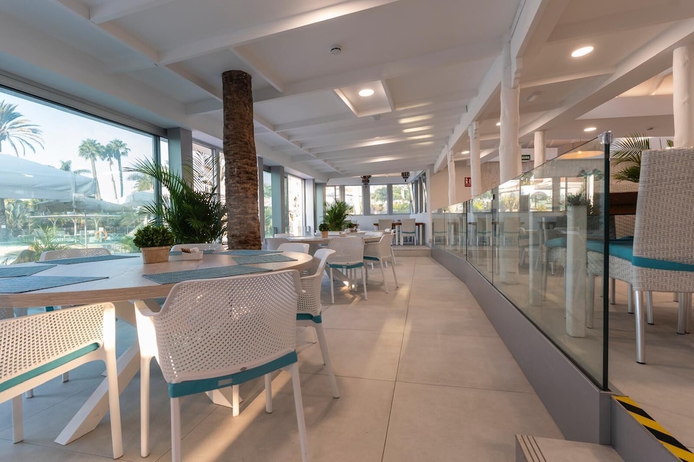 Hotel LIVVO Dunagolf Suites — Restaurant & bars in Maspalomas, Canary Islands