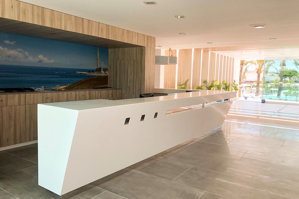 Hotel LIVVO Dunagolf Suites — Hotel building in Maspalomas, Canary Islands