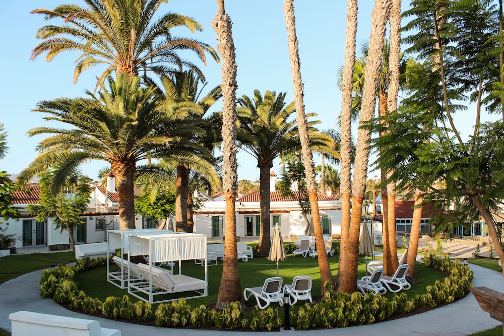 Hotel LIVVO Dunagolf Suites — Hotel building in Maspalomas, Canary Islands