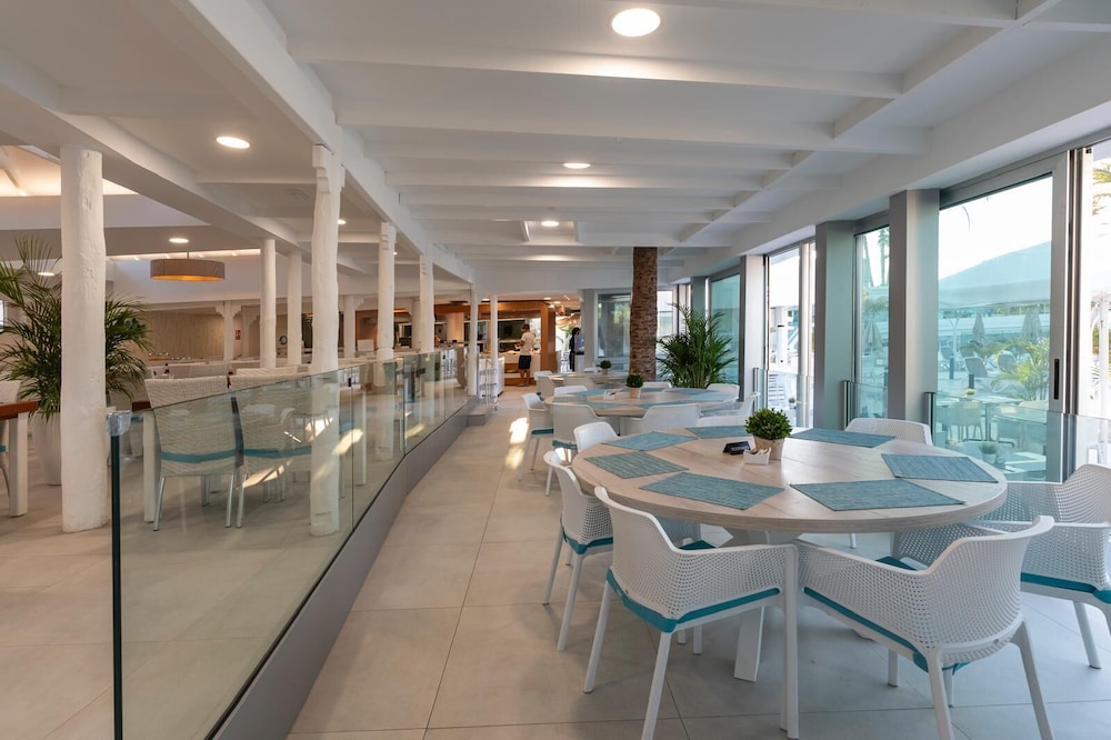 Hotel LIVVO Dunagolf Suites — Restaurant & bars in Maspalomas, Canary Islands