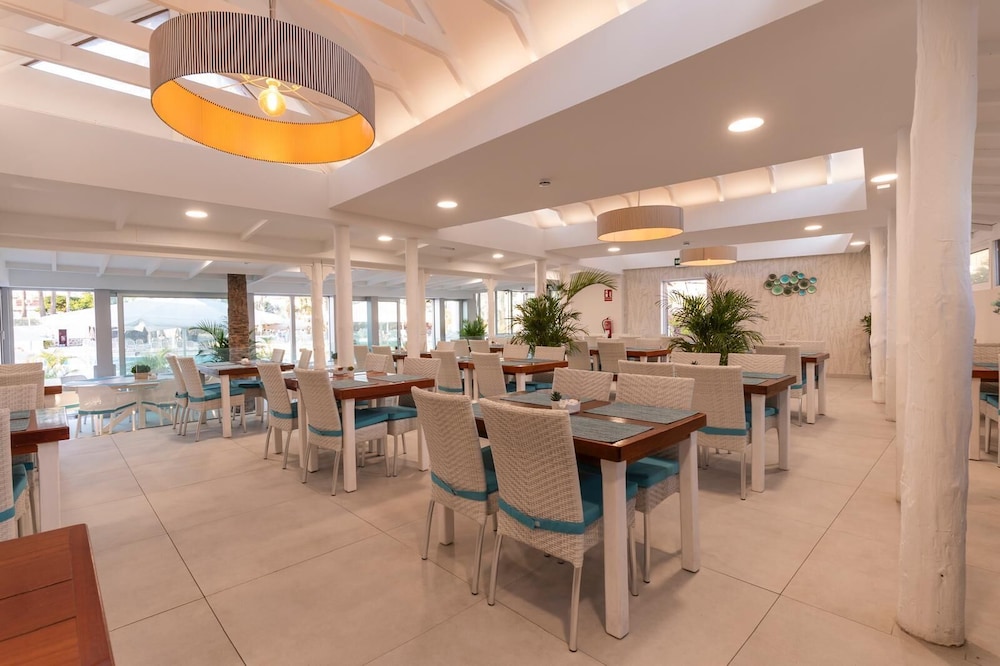 Hotel LIVVO Dunagolf Suites — Restaurant & bars in Maspalomas, Canary Islands