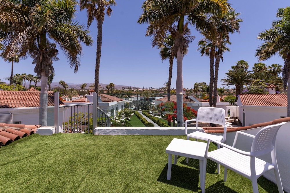 Hotel LIVVO Dunagolf Suites — Hotel building in Maspalomas, Canary Islands