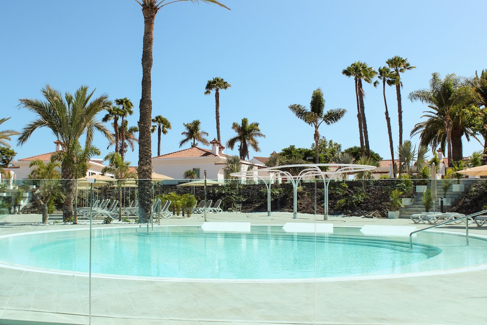Hotel LIVVO Dunagolf Suites — Swimming pool in Maspalomas, Canary Islands