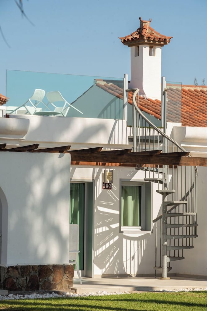 Hotel LIVVO Dunagolf Suites — Hotel building in Maspalomas, Canary Islands