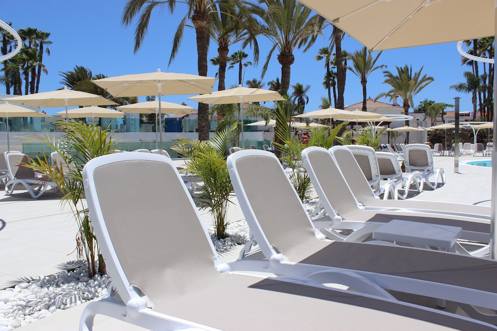 Hotel LIVVO Dunagolf Suites — Beach in Maspalomas, Canary Islands