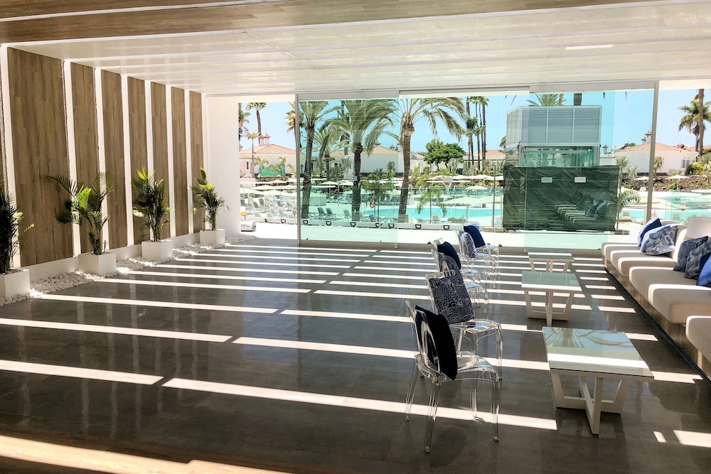 Hotel LIVVO Dunagolf Suites — Restaurant & bars in Maspalomas, Canary Islands
