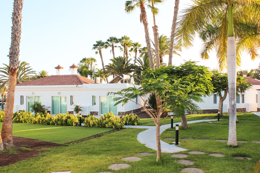 Hotel LIVVO Dunagolf Suites — Hotel building in Maspalomas, Canary Islands