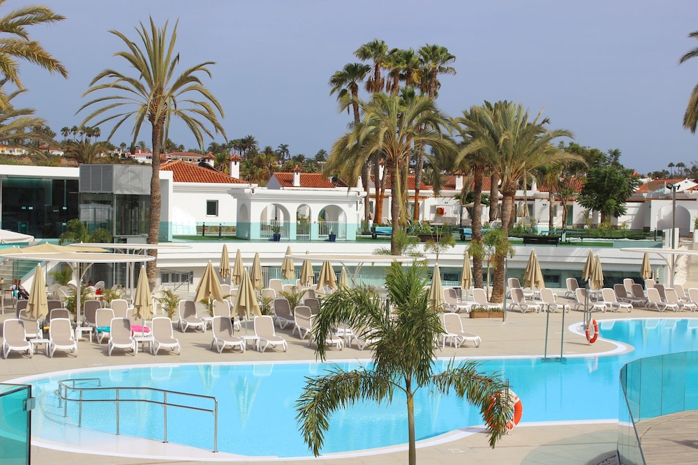 Hotel LIVVO Dunagolf Suites — Swimming pool in Maspalomas, Canary Islands