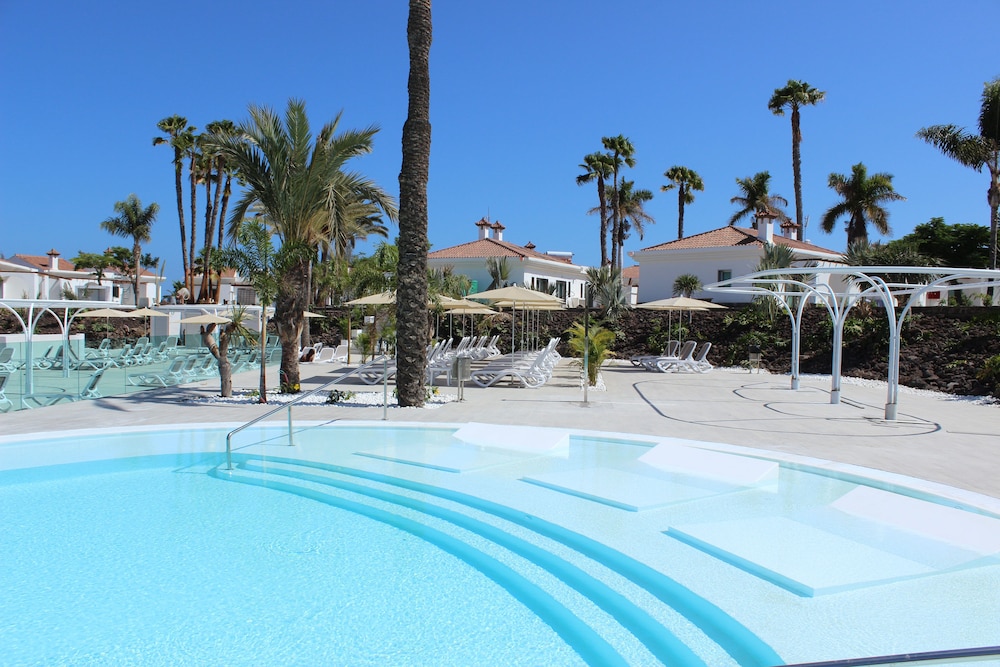 Hotel LIVVO Dunagolf Suites — Swimming pool in Maspalomas, Canary Islands