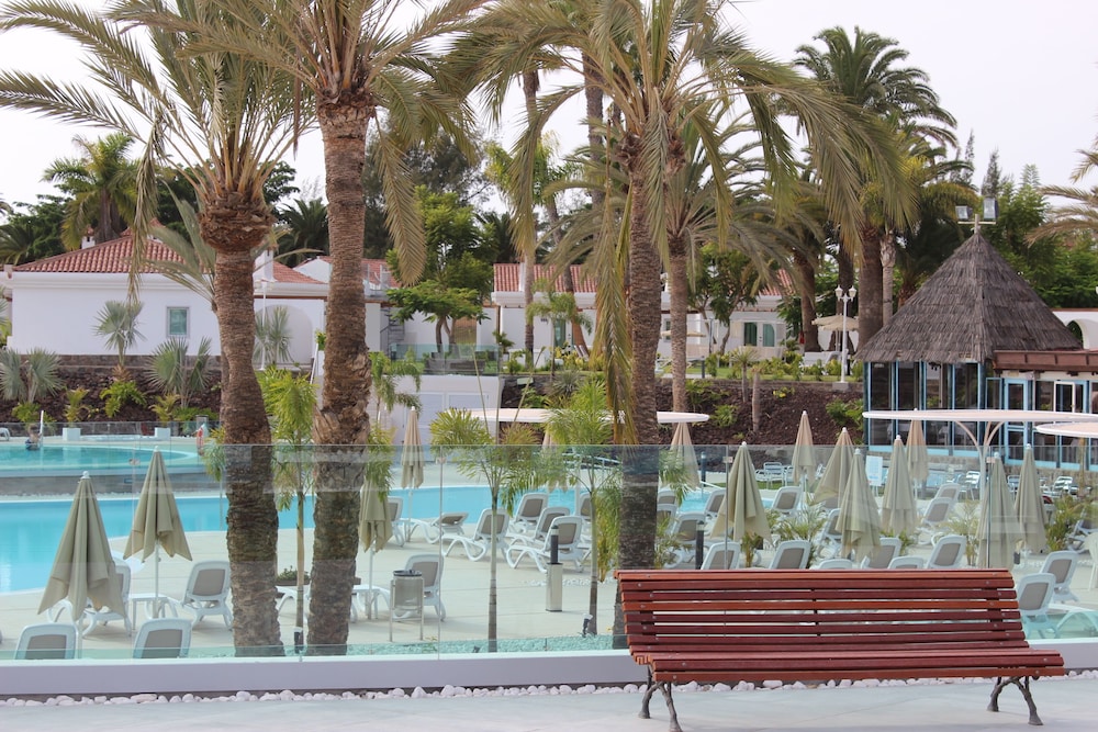 Hotel LIVVO Dunagolf Suites — Swimming pool in Maspalomas, Canary Islands