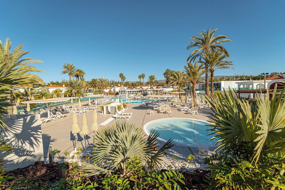 Hotel LIVVO Dunagolf Suites — Swimming pool in Maspalomas, Canary Islands