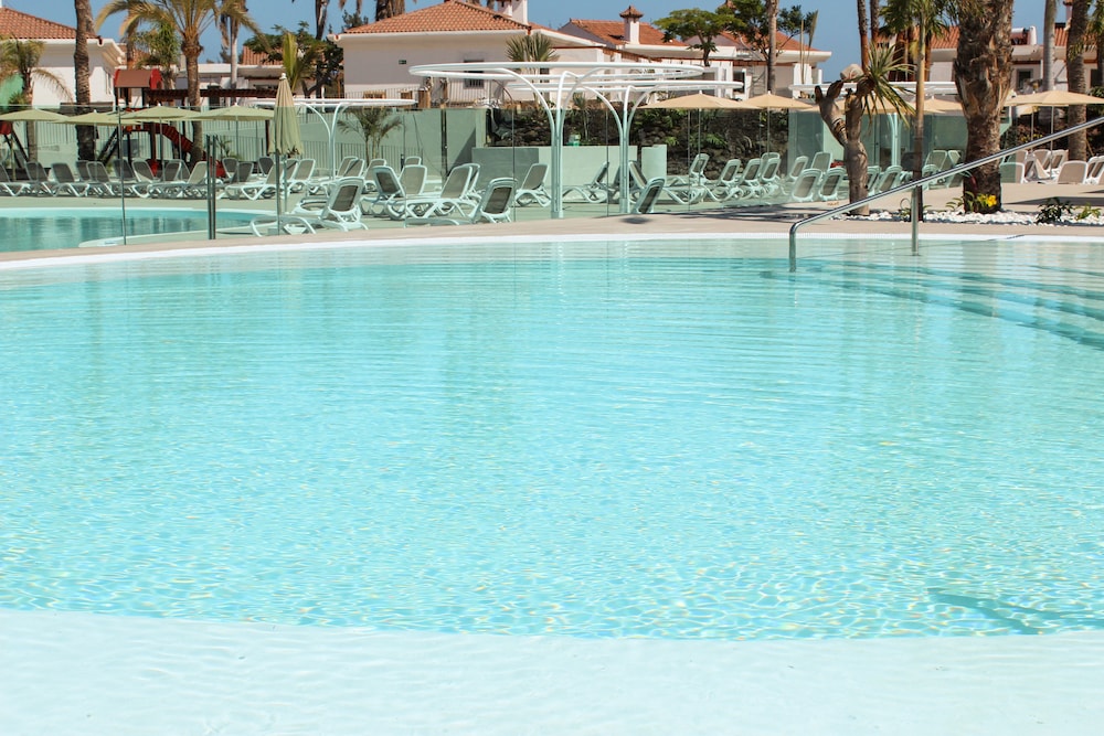 Hotel LIVVO Dunagolf Suites — Swimming pool in Maspalomas, Canary Islands