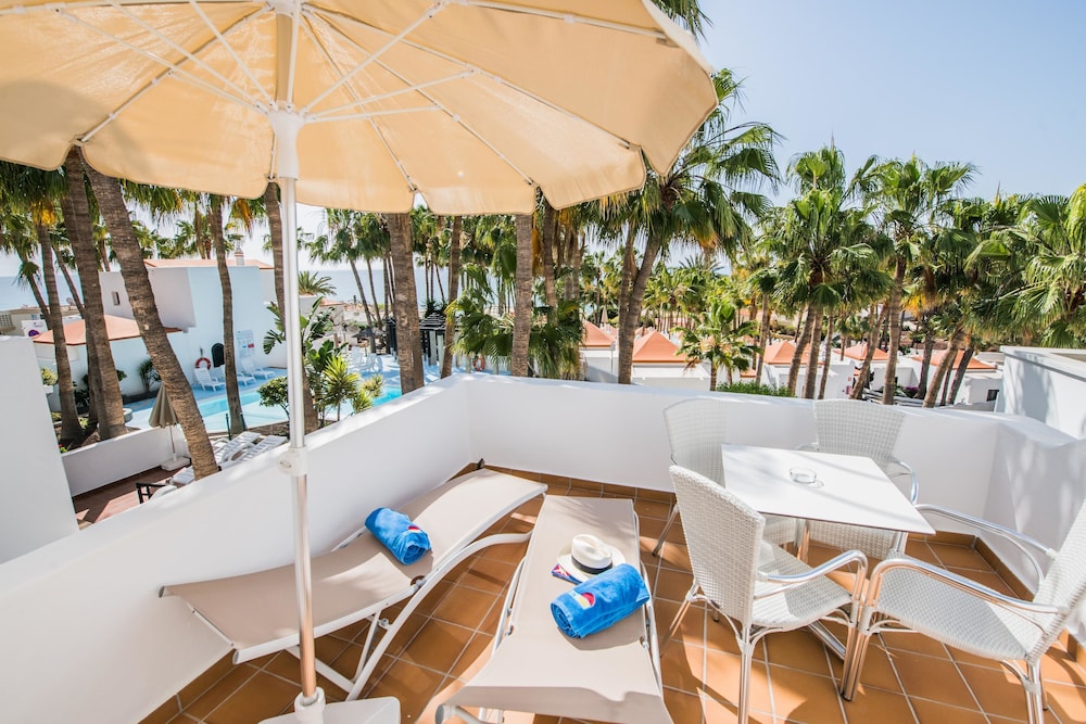 Bahía Calma Beach — Hotel rooms in Costa Calma, Canary Islands