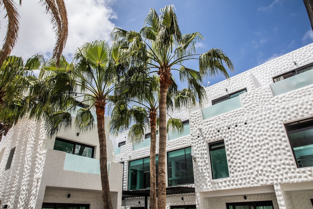 Bahía Calma Beach — Hotel building in Costa Calma, Canary Islands