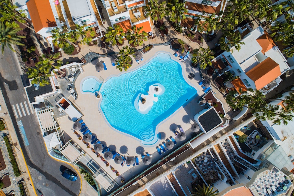 Bahía Calma Beach — Swimming pool in Costa Calma, Canary Islands